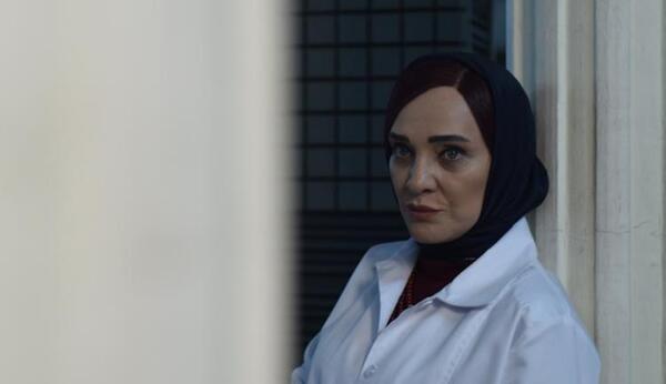 عکس افرا در ملکه گدایان