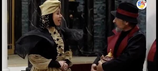 عکس ملکه ی سایه ها در محله ی گل و بلبل
