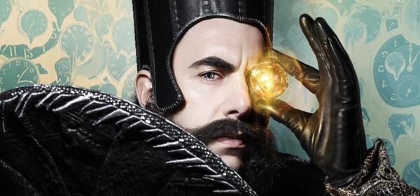 عکس ملکه سفید در الیس در سرزمین عجایب