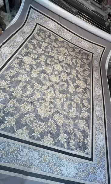عکس فرش کرم طوسی