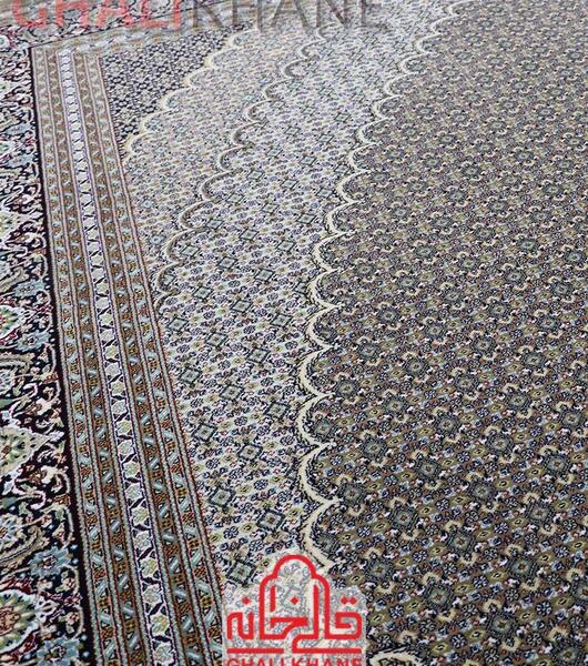 عکس فرش ریز ماهی گردویی