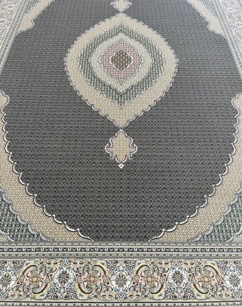 عکس فرش ریز ماهی گردویی
