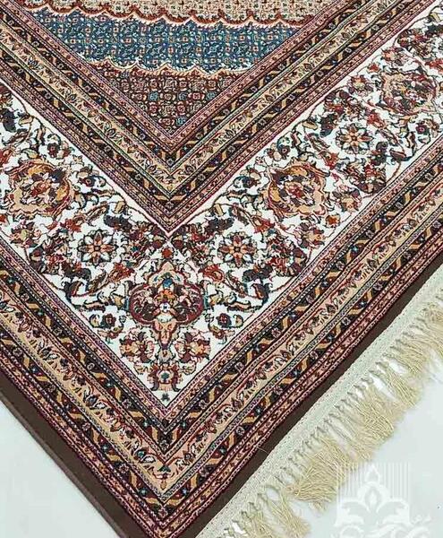 عکس فرش ریز ماهی گردویی