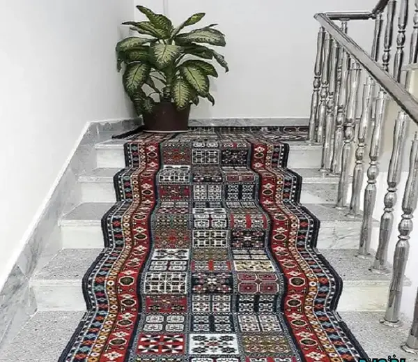 عکس راه پله فرش شده