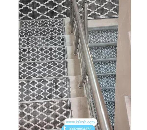عکس راه پله فرش شده