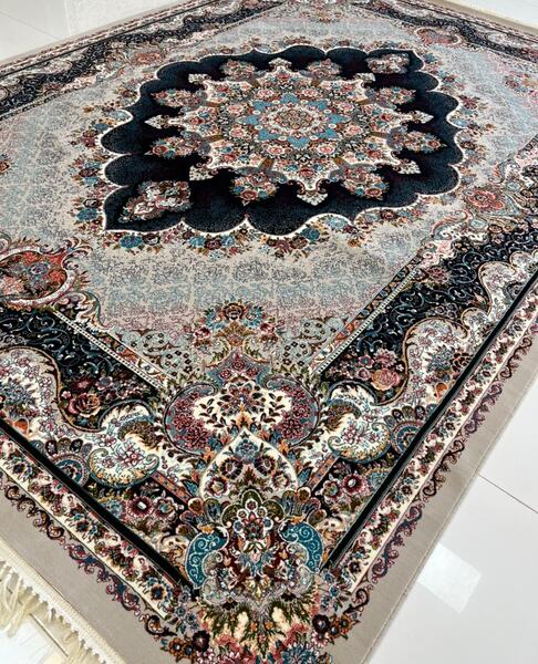 عکس فرش به رنگ فیلی