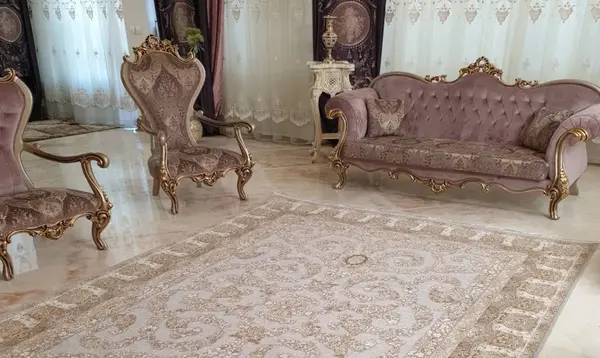 عکس خانه فرش شده