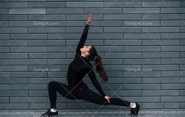عکس دختر با لباس مشکی اسپرت