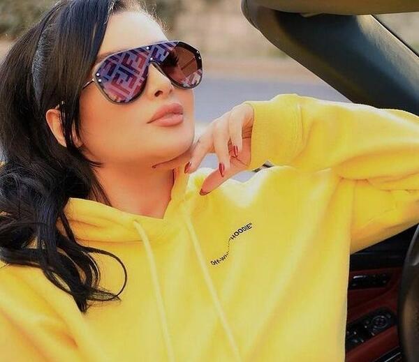 عکس دختر خفن با تیپ اسپرت