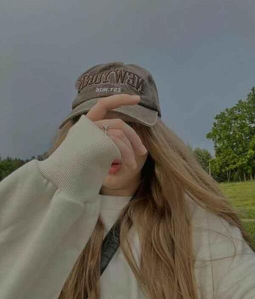 عکس دختر با کلاه اسپرت برای پروفایل