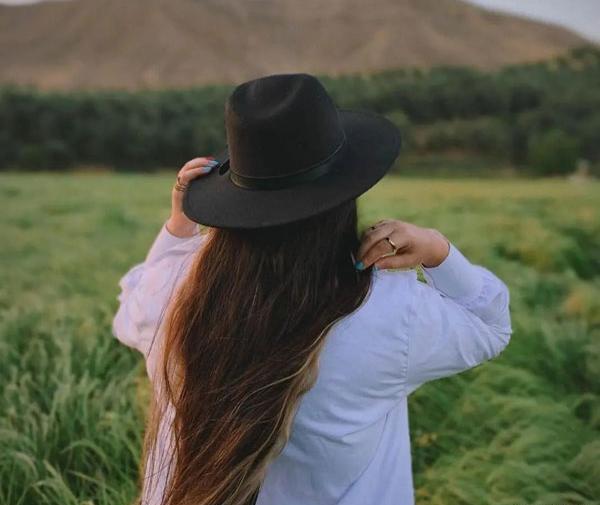 عکس دختر با کلاه اسپرت برای پروفایل