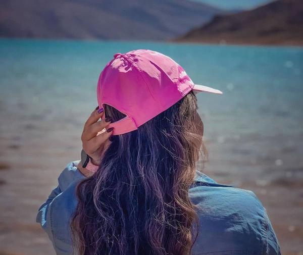 عکس دختر با کلاه اسپرت برای پروفایل