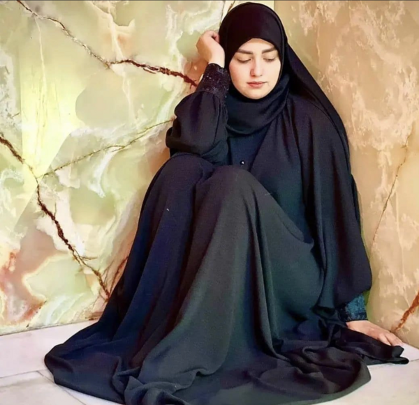 عکس دختر چادری در حرم امام حسین