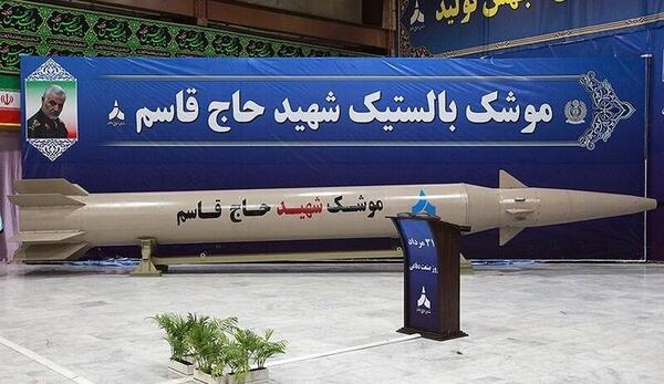 عکس شهید تهرانی مقدم با موشک