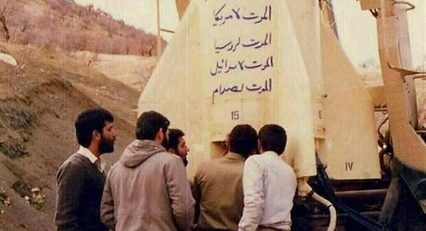 عکس شهید تهرانی مقدم در کنار موشک