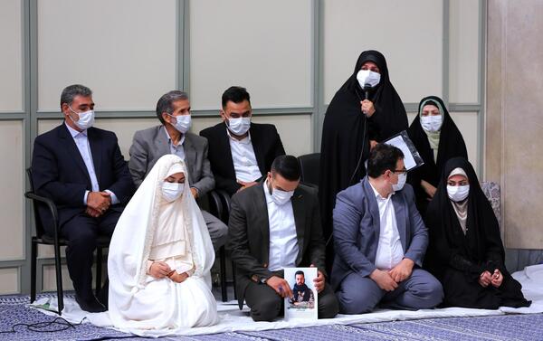 عکس خواهر شهید احسان وحدت