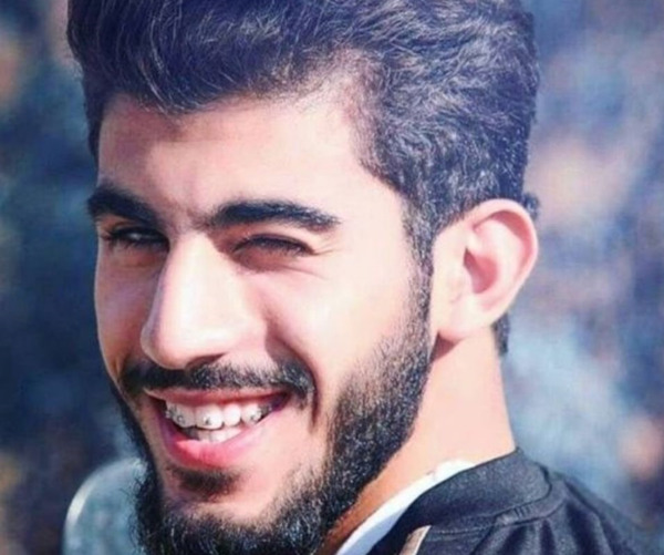 عکس شهید احمد مشلب و خواهرش