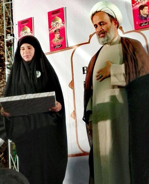 عکس شهید احمد مشلب و خواهرش