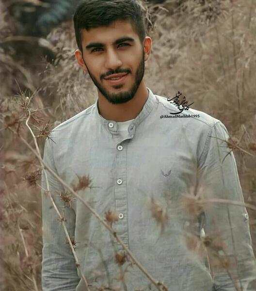 عکس شهید احمد مشلب و خواهرش