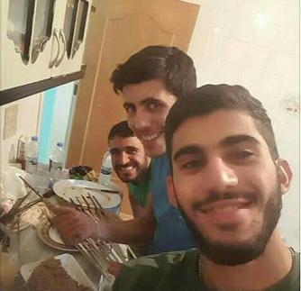 عکس شهید احمد مشلب و خواهرش