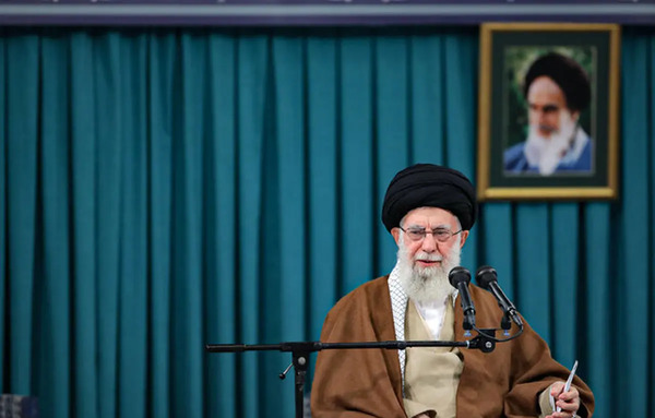 عکس از امام خمینی و رهبر