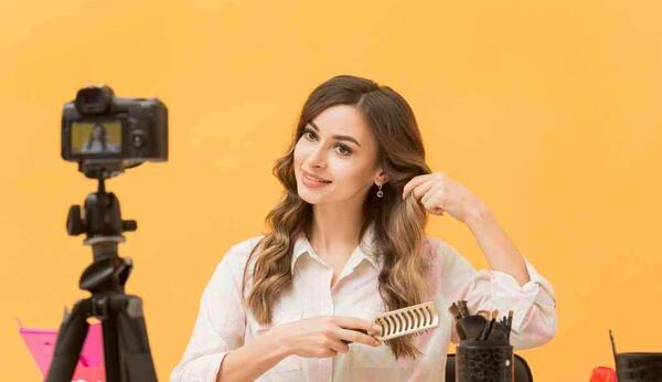 عکس وی یوتیوبری