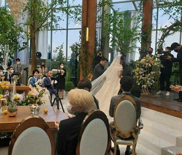 عکس های جیهوپ در عروسی خواهرش