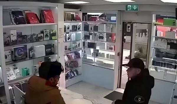 عکس داخل گوشی فروشی