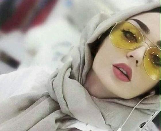 عکس زن نیمرخ با عینک دودی