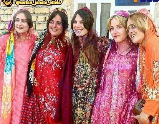 عکس زن با لباس محلی