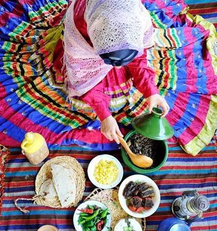 عکس زن با لباس محلی