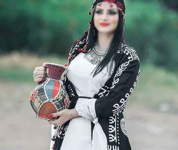 عکس زن با لباس محلی لری