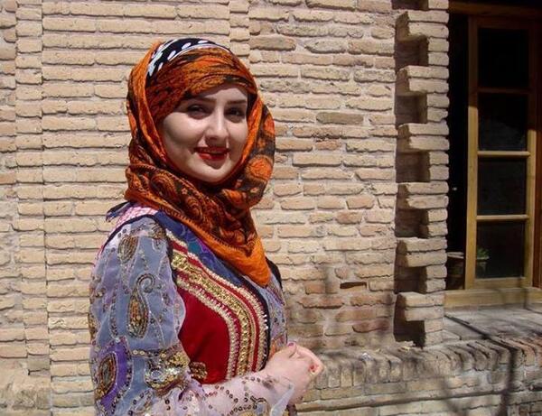 عکس زن با لباس محلی لری