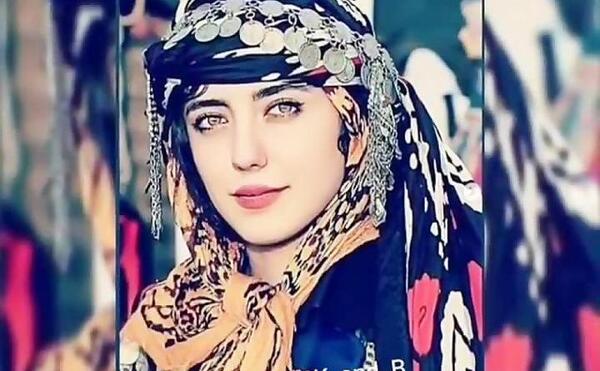 عکس زن با لباس محلی لری