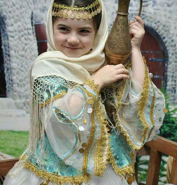 عکس زن های لباس محلی
