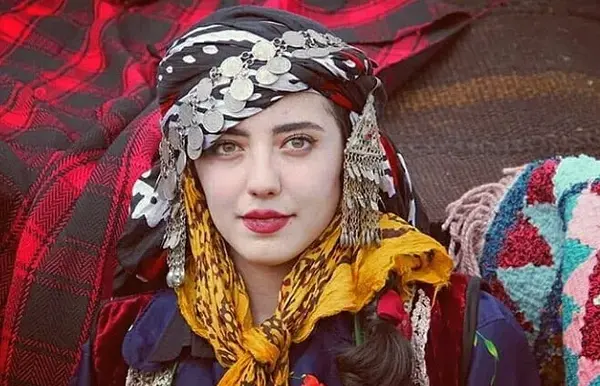 عکس زن لر با لباس محلی