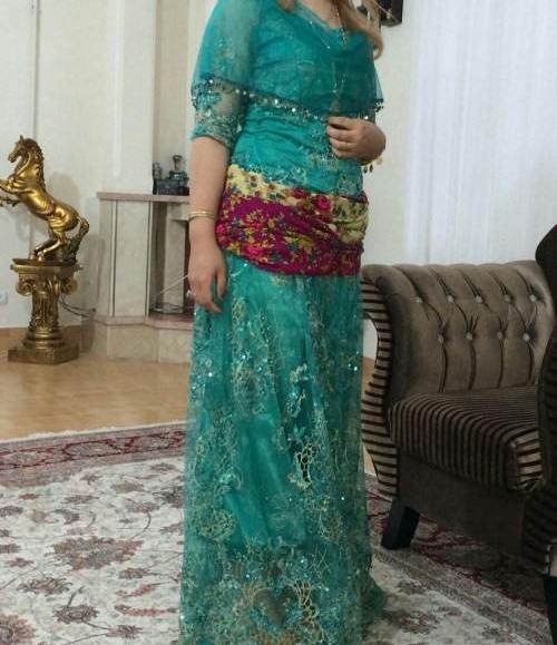 عکس زن کورد با لباس محلی