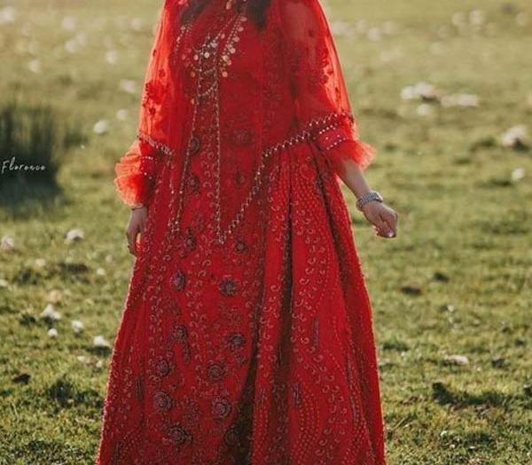 عکس زن بختیاری با لباس محلی