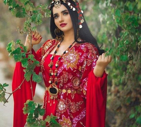 عکس زن بختیاری با لباس محلی