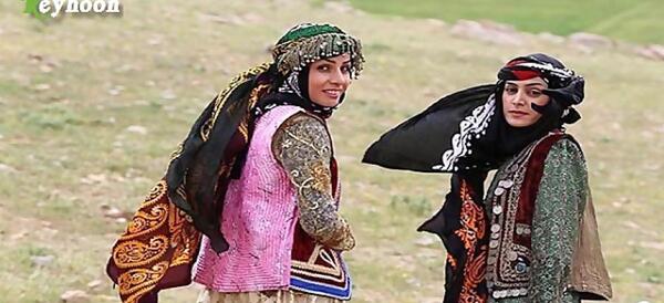 عکس زن کرد با لباس محلی