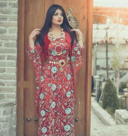 عکس زن کرد با لباس محلی