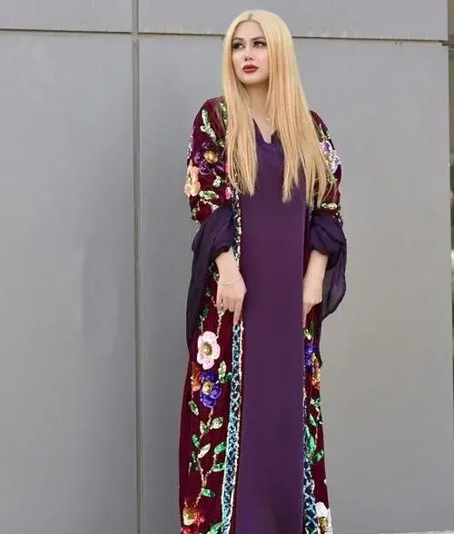 عکس زن کرد با لباس محلی