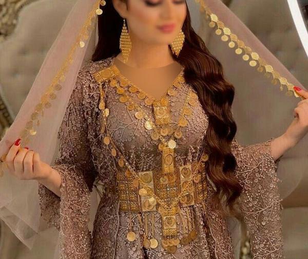 عکس زن زیبا با لباس کردی