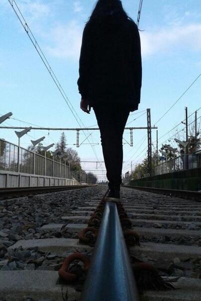 عکس زن در طبیعت شمال