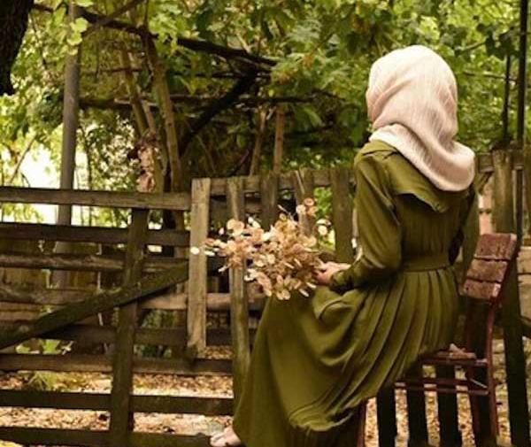 عکس زن باحجاب در طبیعت