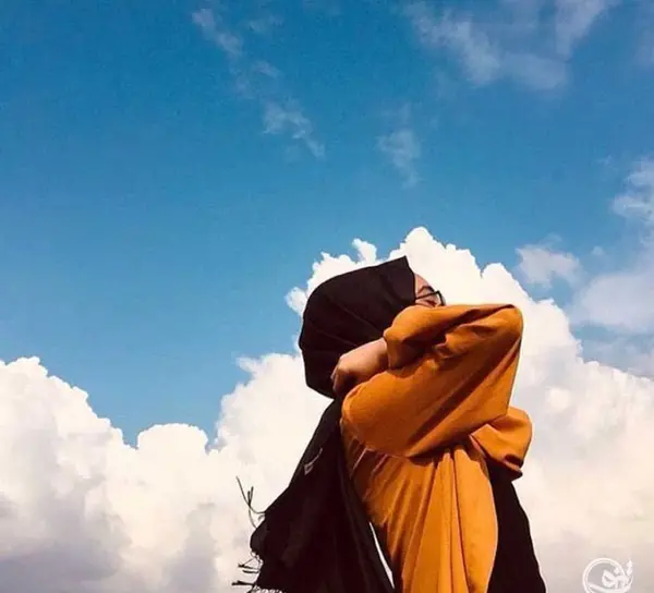 عکس زن باحجاب در طبیعت