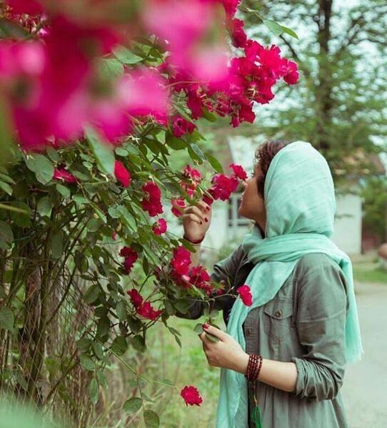 عکس زن شاد برای پروفایل