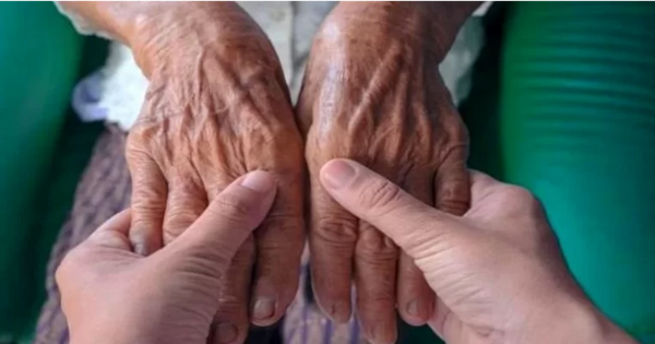 عکس پیر زن طنز