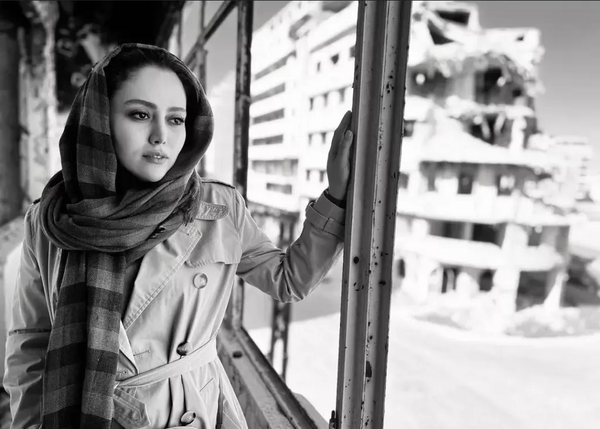 عکس زن شادی