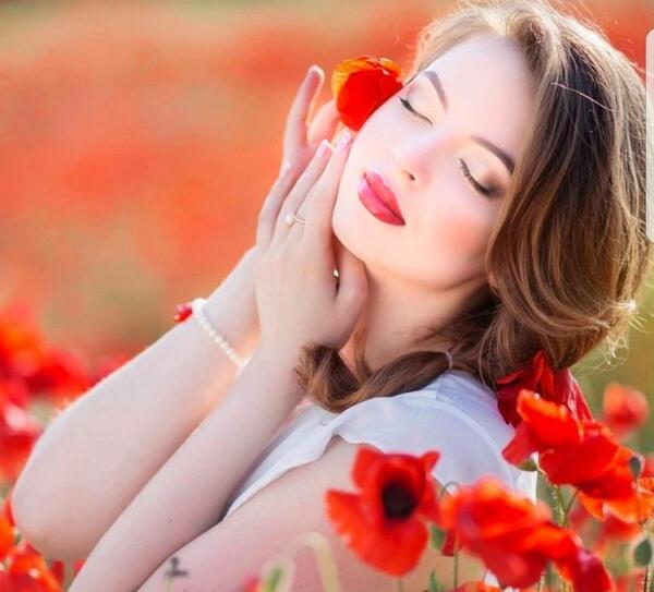 عکس زن شادی